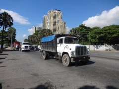 Ford L8000 4x2