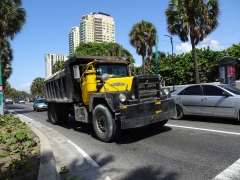 Mack DM800 4x2