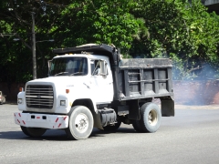 Ford L8000 4x2