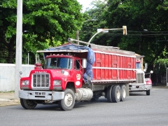 Mack R Model 6x4