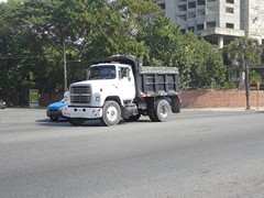 Ford L8000 4x2