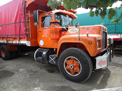 Mack R Model 8x4