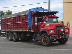 Mack R Model 8x4