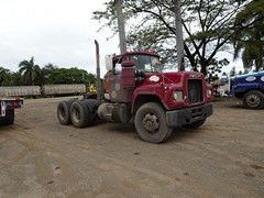 Mack R Model 6x4