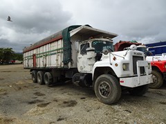 Mack R Model 8x4