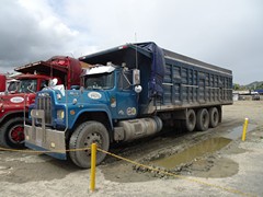 Mack R Model 8x4
