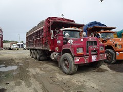 Mack R Model 8x4