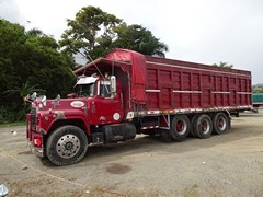 Mack R Model 8x4