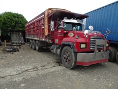 Mack RD 8x4