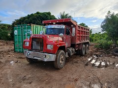 Mack R Model 6x4